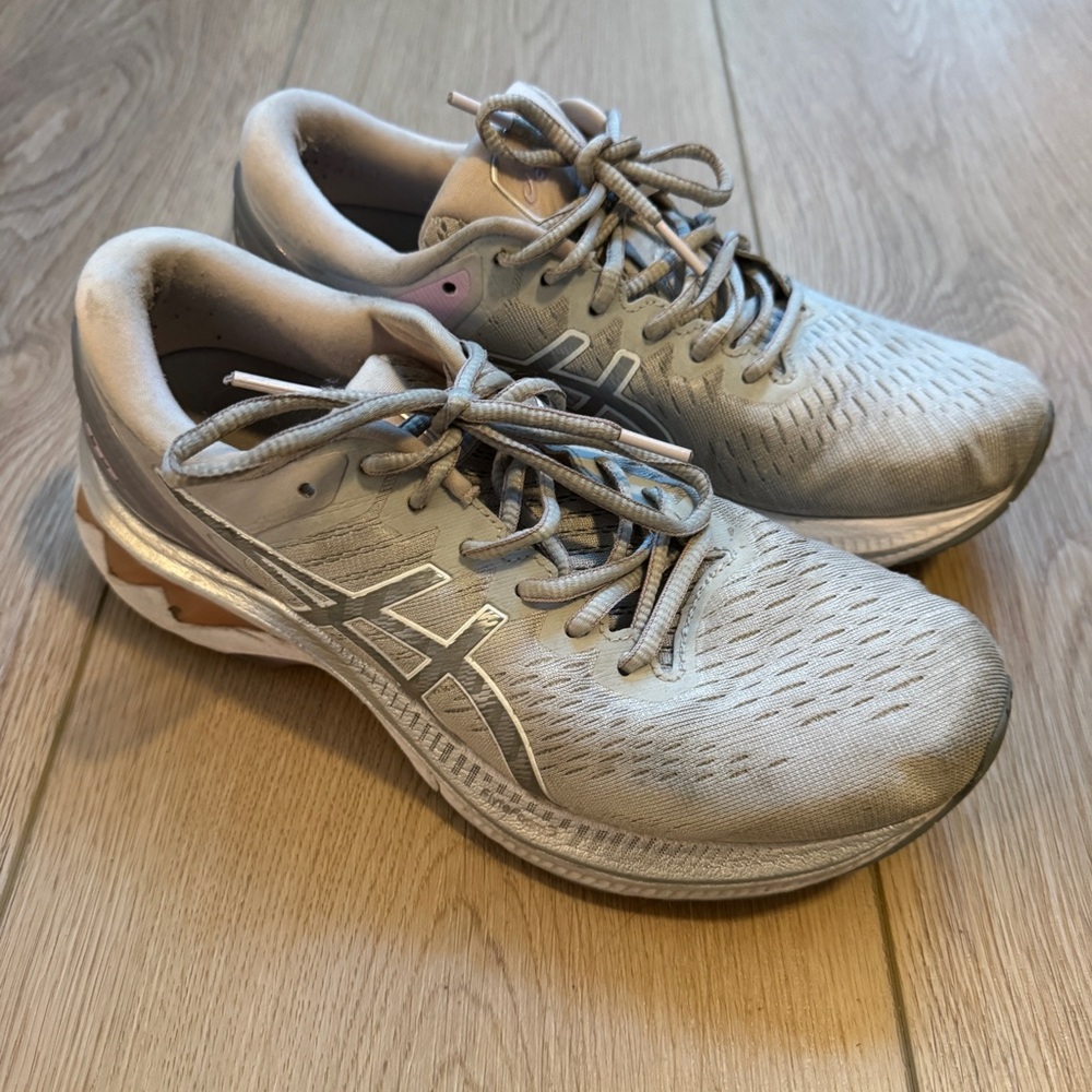 ASICS gel Kayano 27 size 9